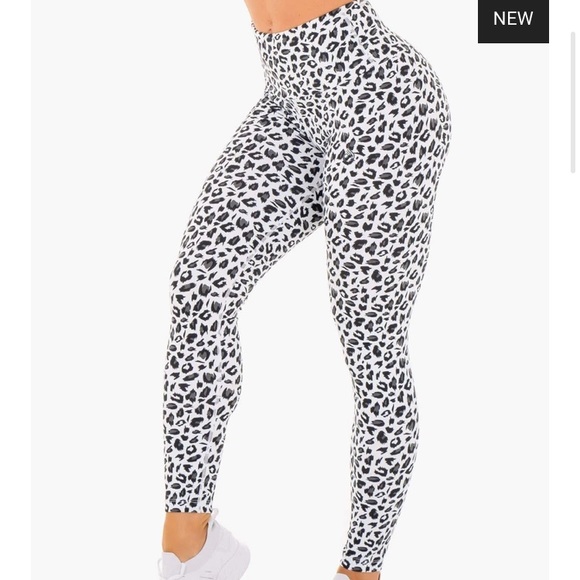 ♦️SOLD♦️ Adapt high waisted scrunch bum leggings - Picture 6 of 7